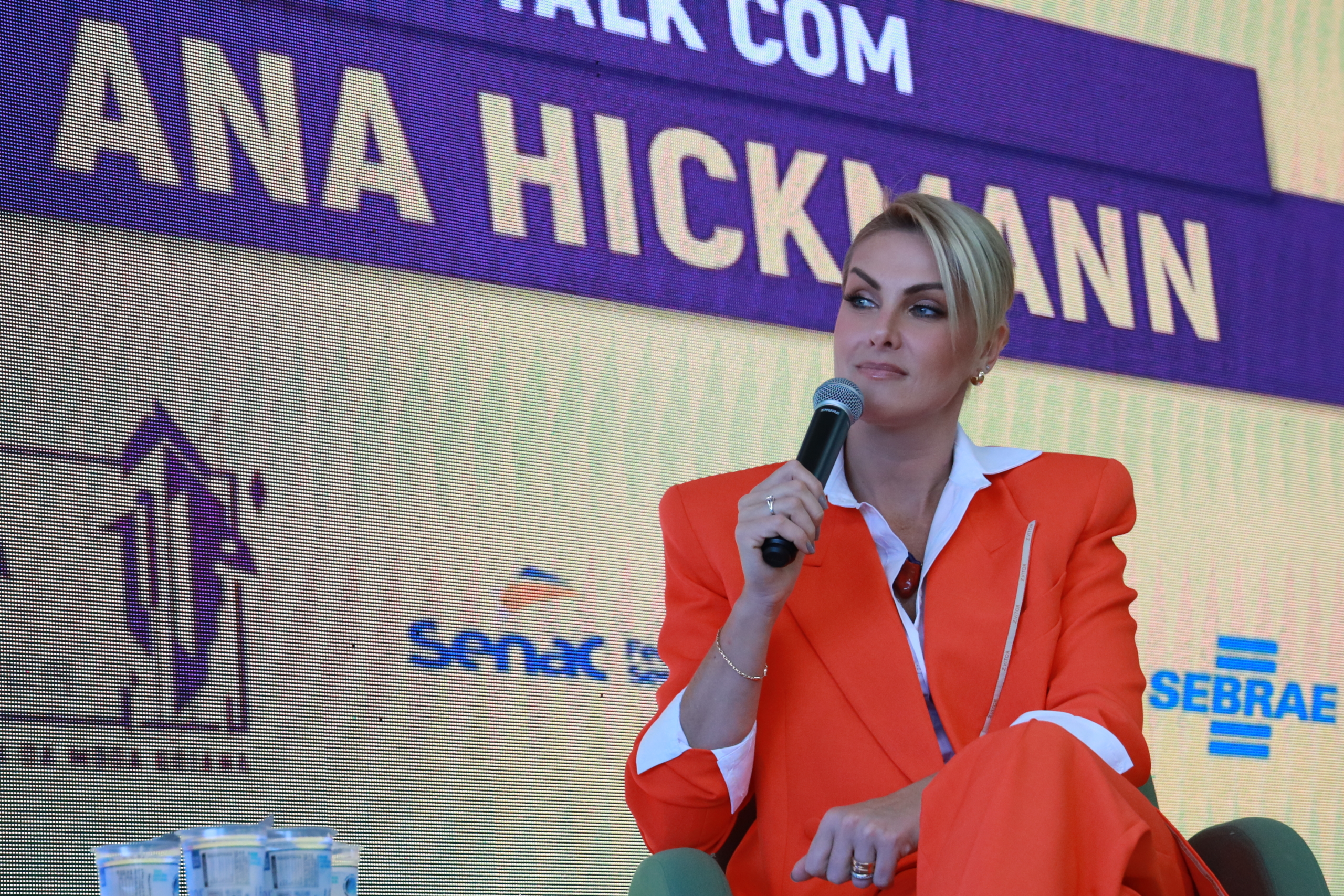 Você está visualizando atualmente Ana Hickmann Motiva Mulheres a Empreender no Encerramento da Amarê Fashion