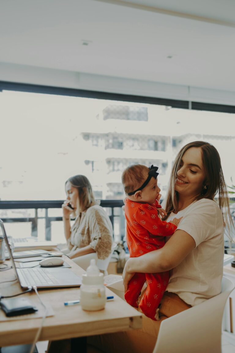 Leia mais sobre o artigo A Licença Maternidade na Administração: Direitos e Desafios para as Mulheres no Mercado de Trabalho.